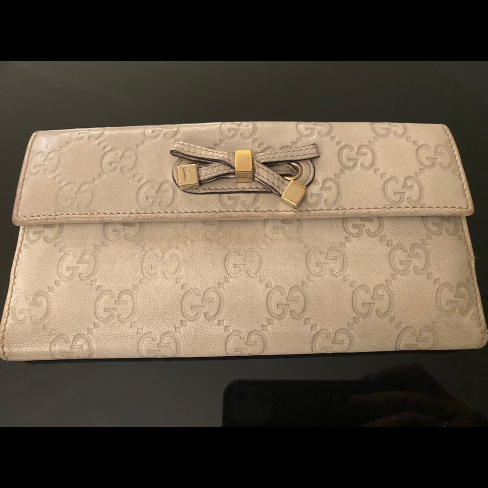 GUCCI off white authentic Guccissima leather wallet